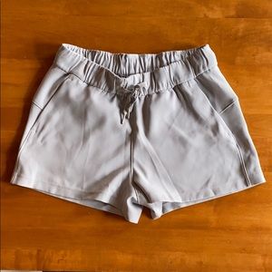 Lululemon W size 6 shorts